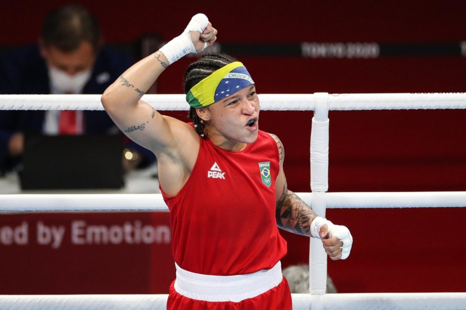 Beatriz Ferreira vai às semis e garante terceira medalha do boxe