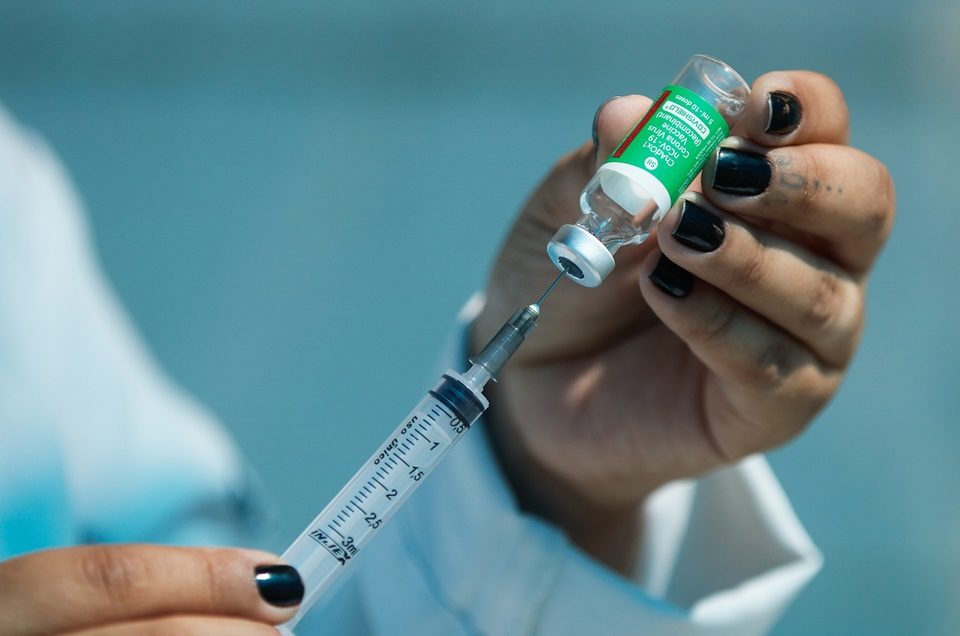 Cidade da região inicia vacinação de jovens de 12 a 17