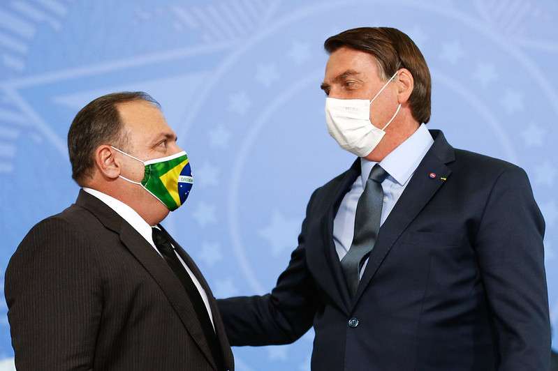 Bolsonaro diz que Pazuello deixou legado importante