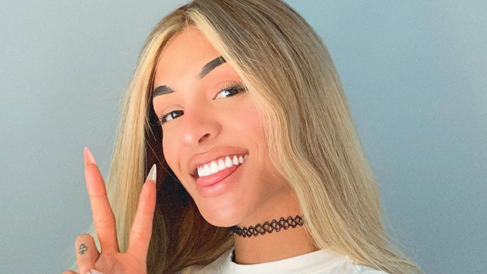 Pabllo Vittar recebe 1ª dose da vacina contra Covid-19