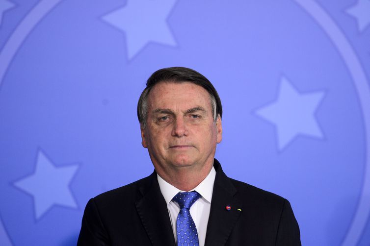 Bolsonaro pretende revogar lei que obriga vacinação