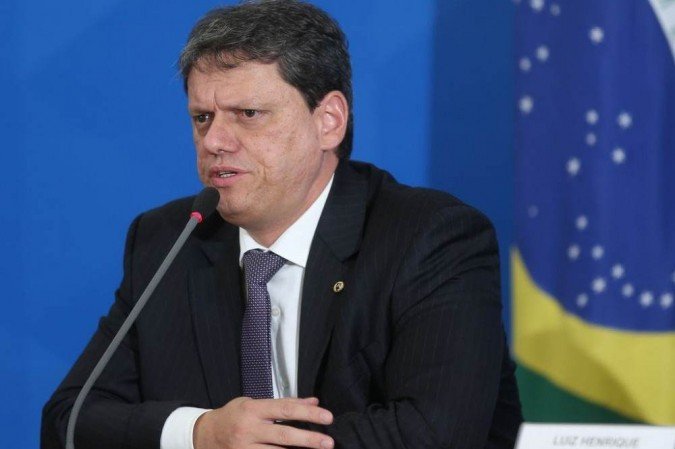 Aposta de Bolsonaro, Tarcísio admite disputar o Senado