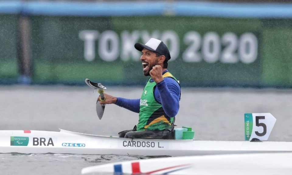 Luis Carlos Cardoso é medalha de prata na canoagem