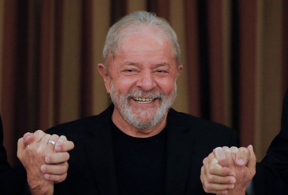 Lula venceria Bolsonaro no 2º turno com 55%, diz PoderData