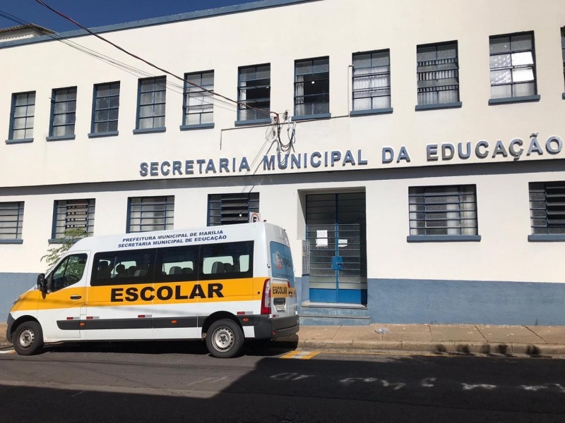 Transporte passa a ser só a alunos que moram a mais de 2km das escolas