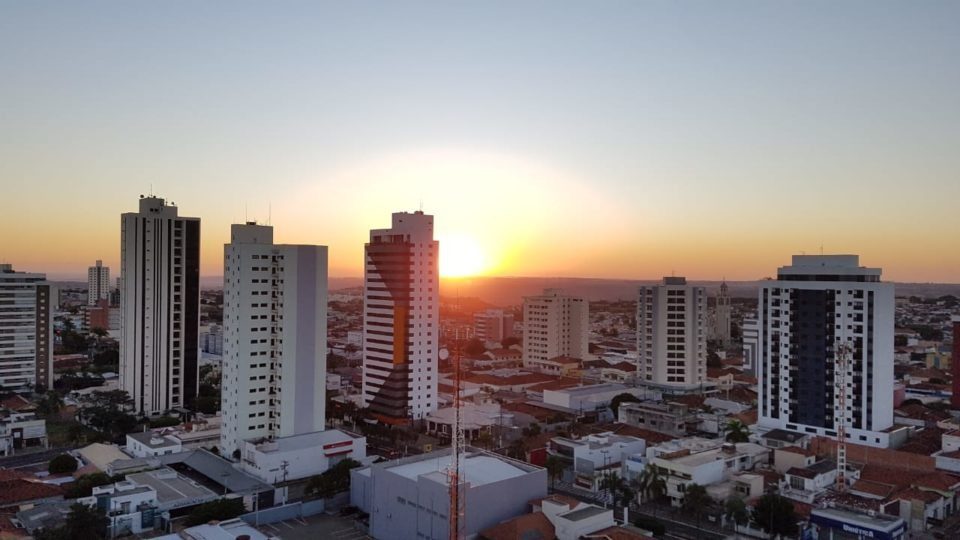 Cidade registra calor atípico no último dia do inverno