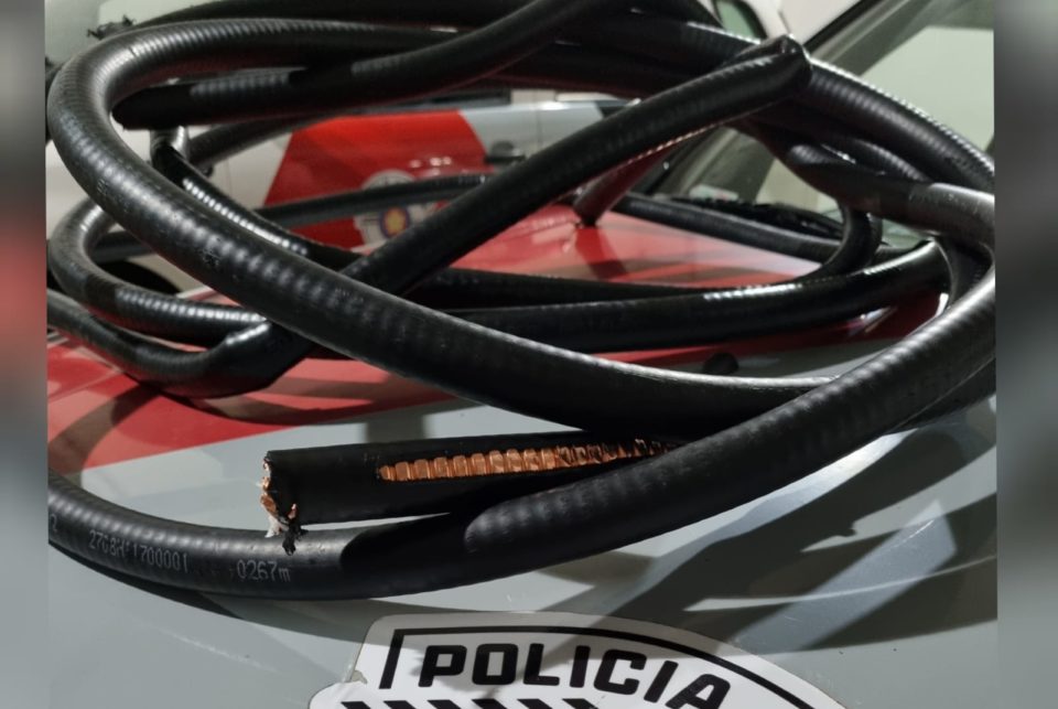 Homem é preso ao tentar furtar cabos de torre da TV Câmara