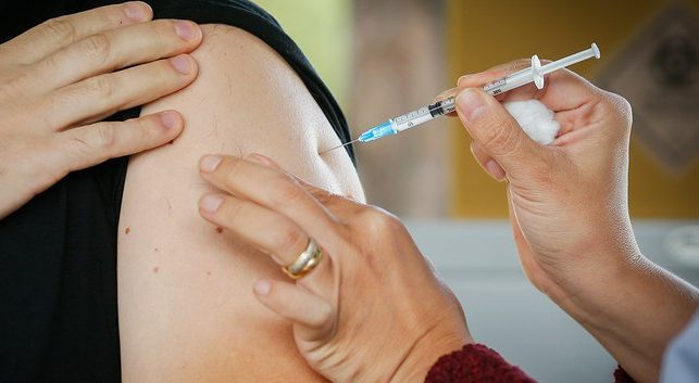 Garça faz ação de vacinação da terceira dose nesta segunda