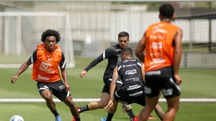 Corinthians treina forte para marcar mais gols