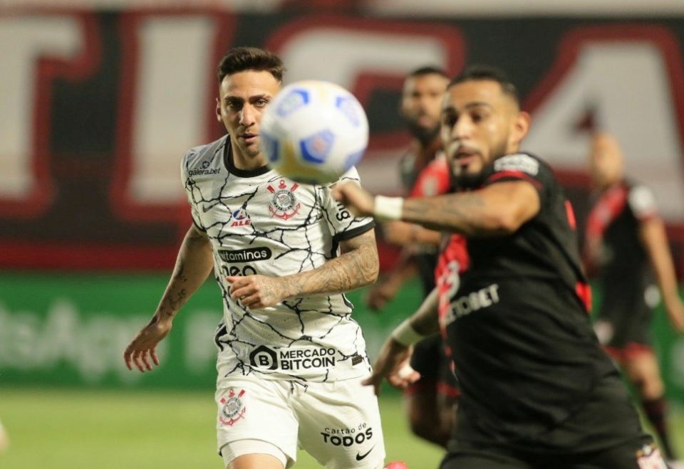 Sem Willian, Corinthians empata com Atlético-GO