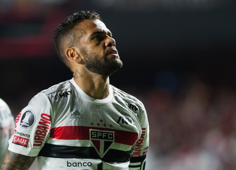 São Paulo revela que Daniel Alves não joga mais pelo clube