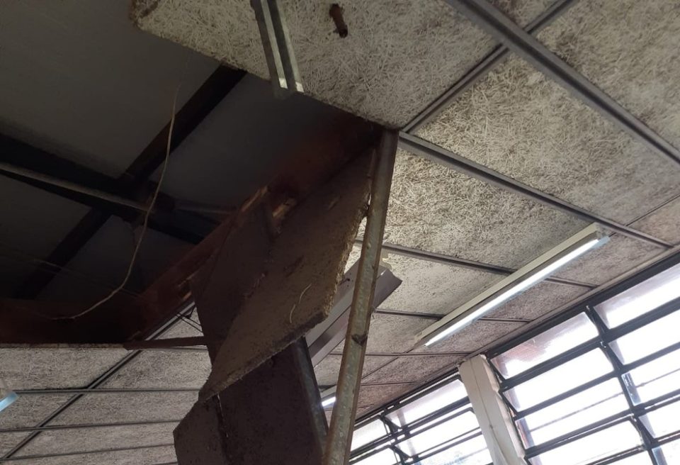 Crianças ficam feridas após forro desabar em escola estadual