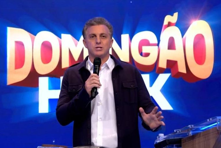 Luciano Huck muda tom do ‘Domingão’ e exalta Faustão