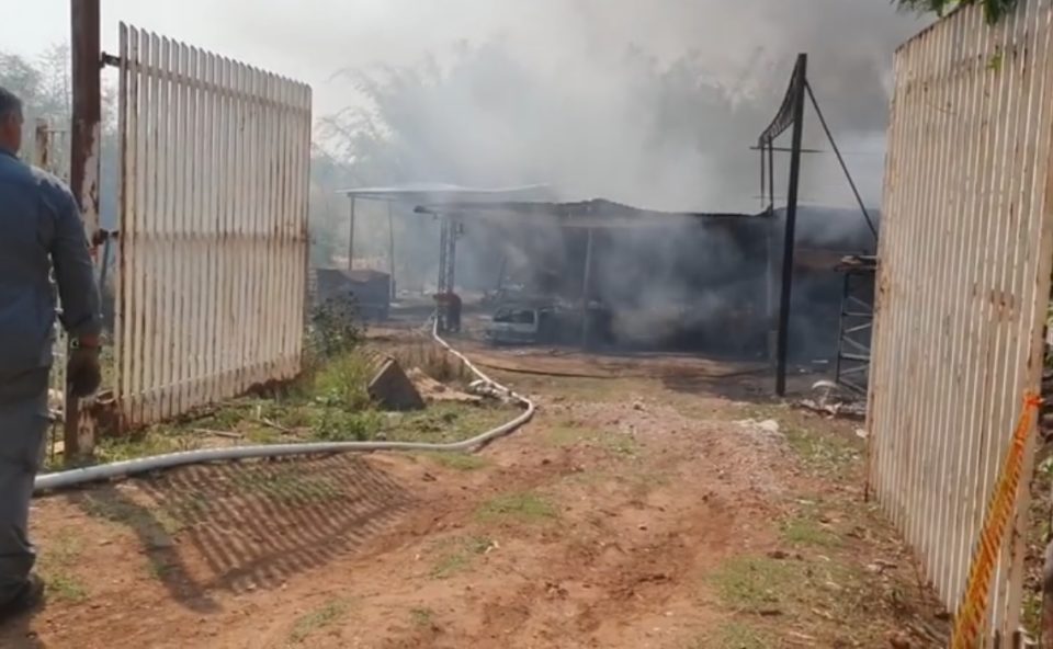 Fogo destrói fábrica de cadeiras em Padre Nóbrega