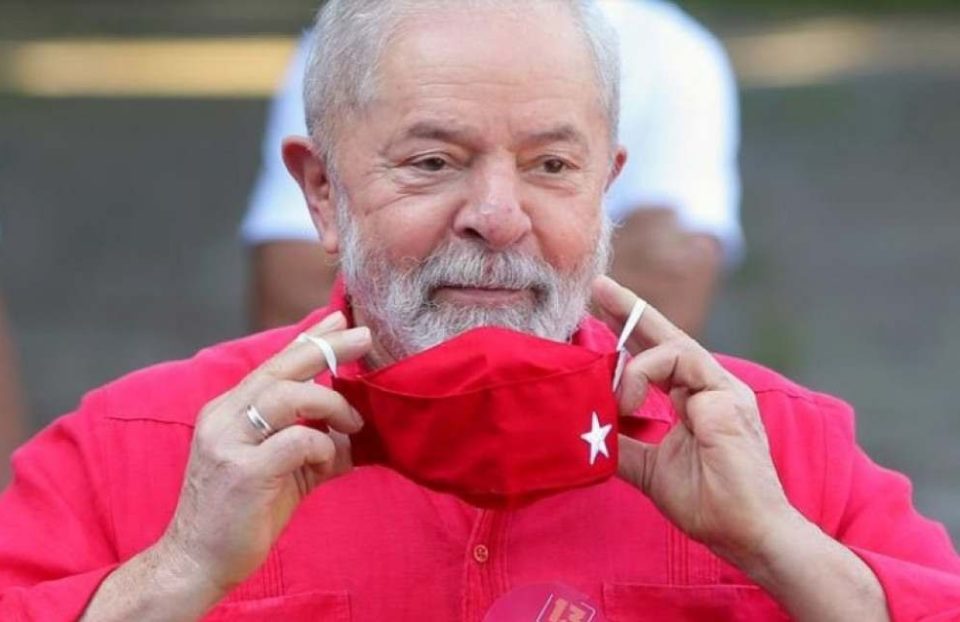 Lula venceria Bolsonaro no 2º turno, diz pesquisa