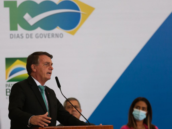OAB quer obrigar Bolsonaro a retomar auxílio de R$ 600