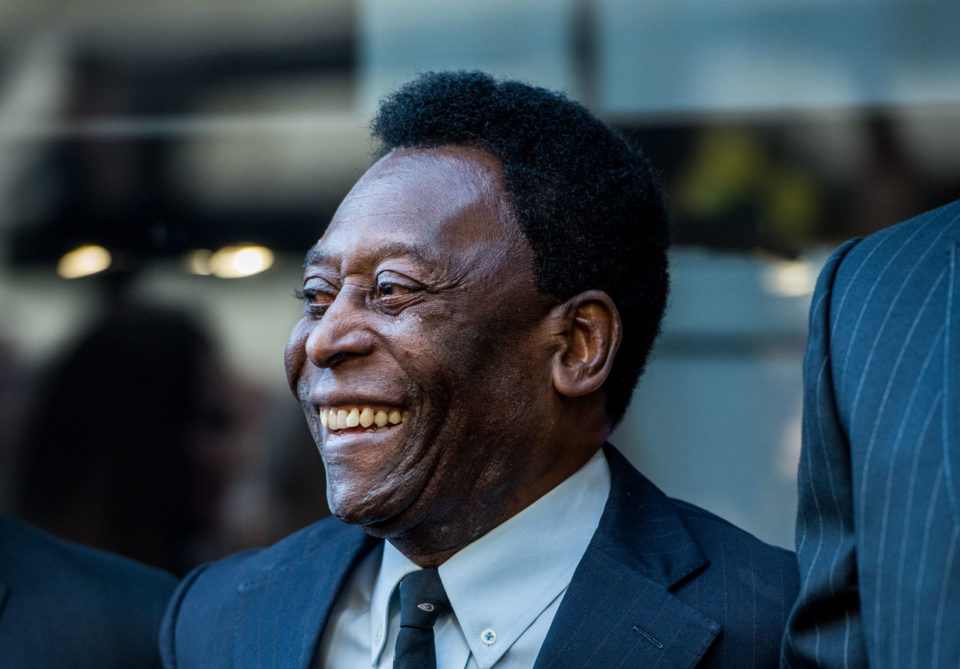 Na UTI, Pelé se recupera de ‘maneira satisfatória’