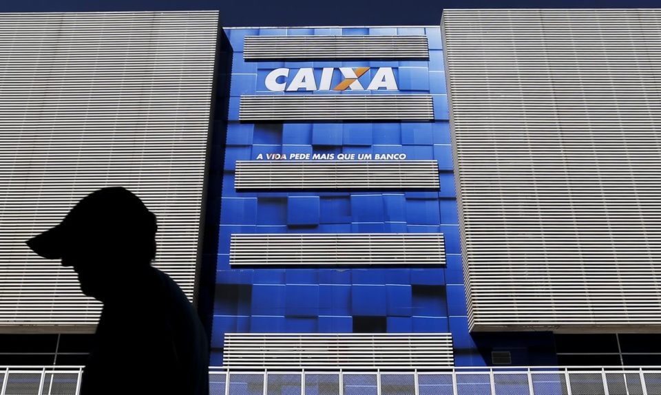 Caixa paga auxílio para nascidos em julho