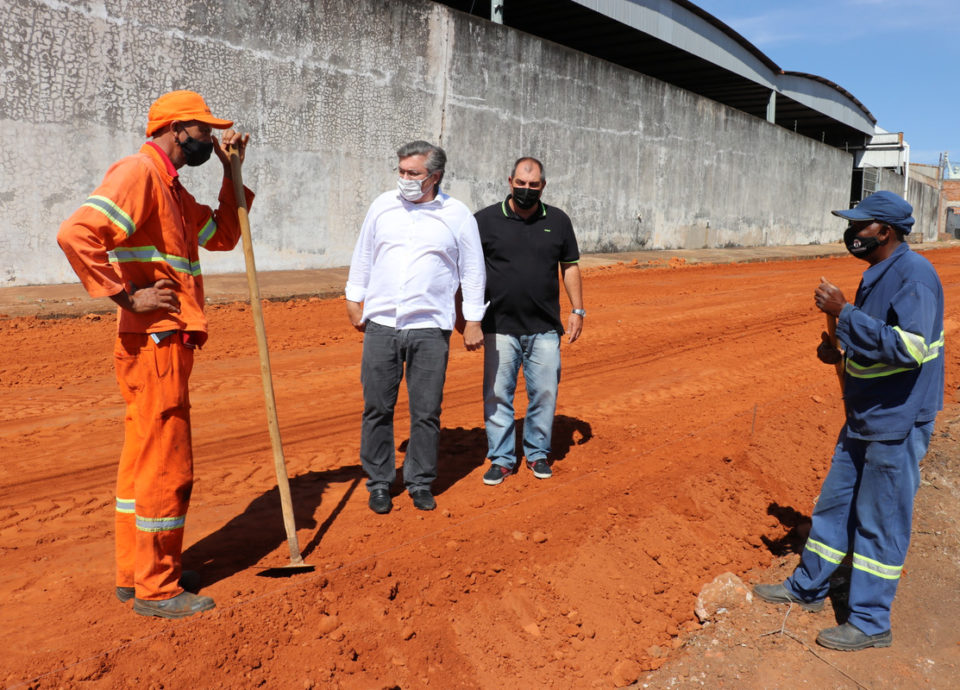 Prefeito vistoria obras da rua Assad Haddad na zona Sul