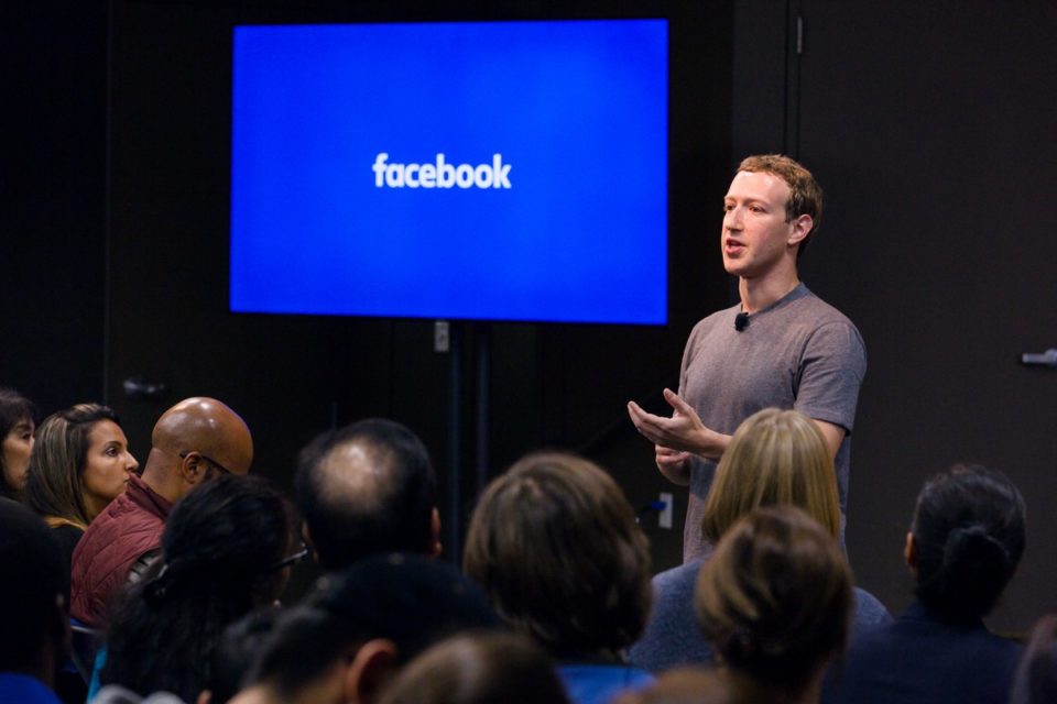 Nova estrutura indica mudança de nome do Facebook