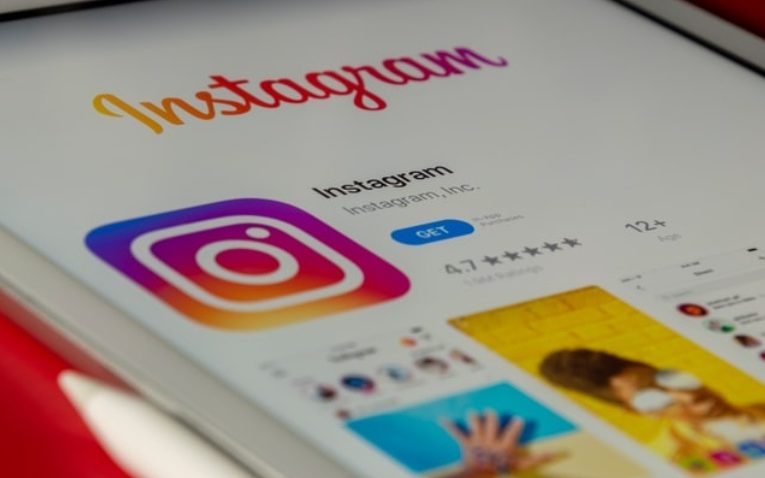 Instagram libera figurinha de link para todos os usuários