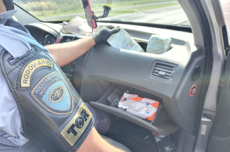 Casal é preso com mais de 50 kg de crack na SP-270