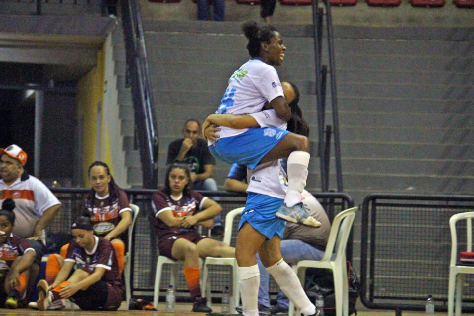 Futsal Feminino goleia Itaí e avança para as quartas da Copa Estadual