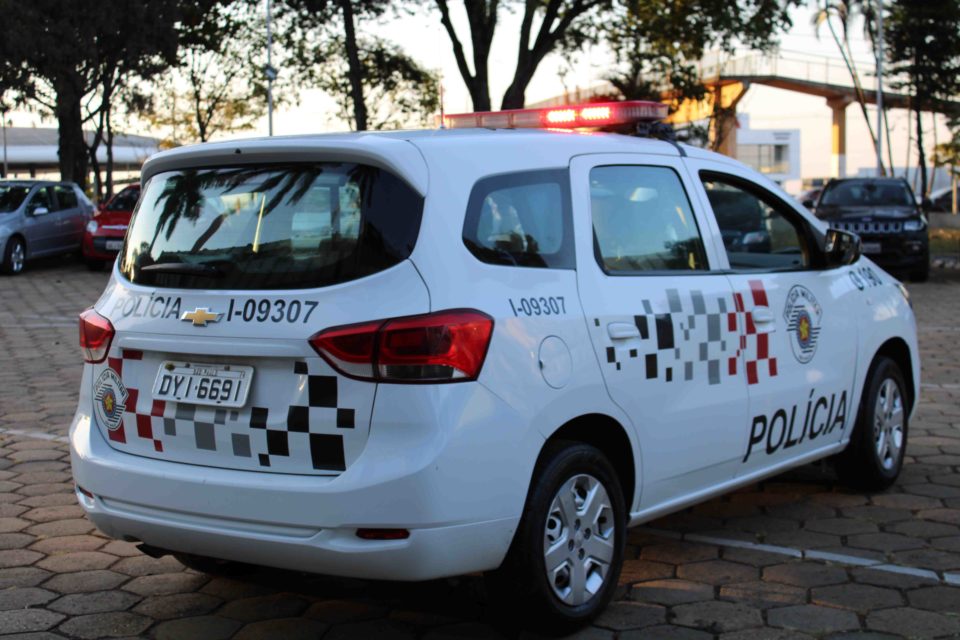 Pedestre é assaltado por homem armado em bicicleta