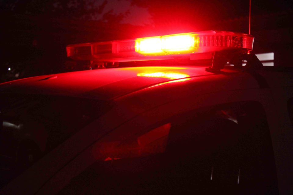 Polícia prende dois homens por agredirem mãe e esposa em Marília