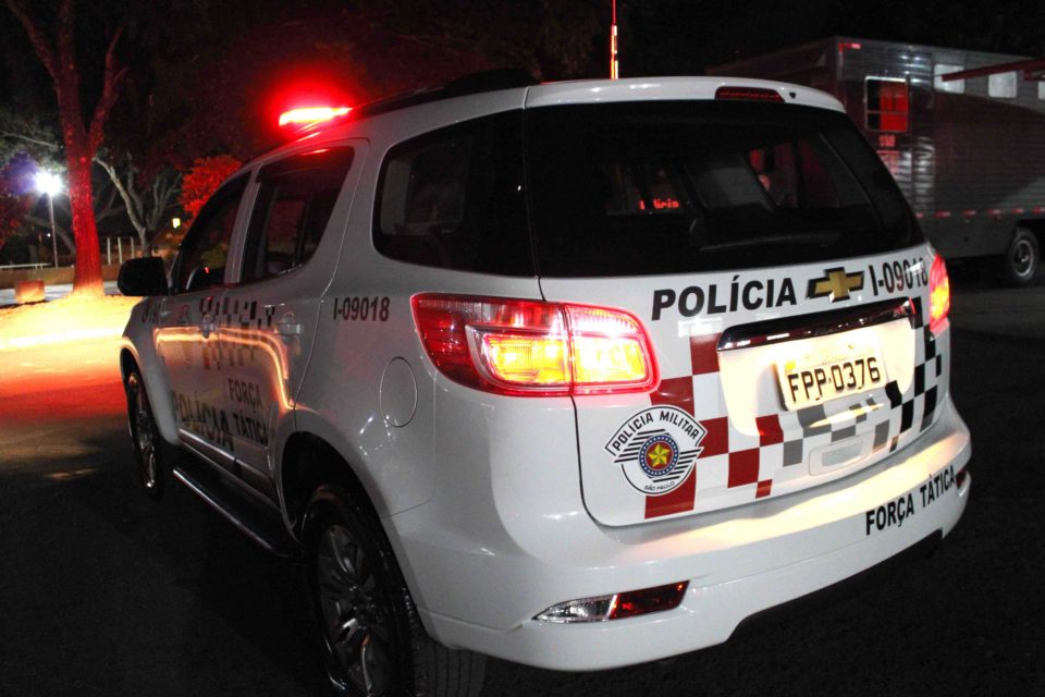 Homem xinga PMs, bate moto e acaba preso por embriaguez