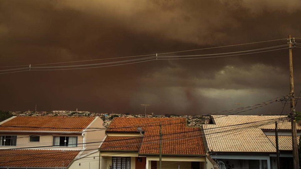 Tempestade de poeira volta a atingir cidades do interior