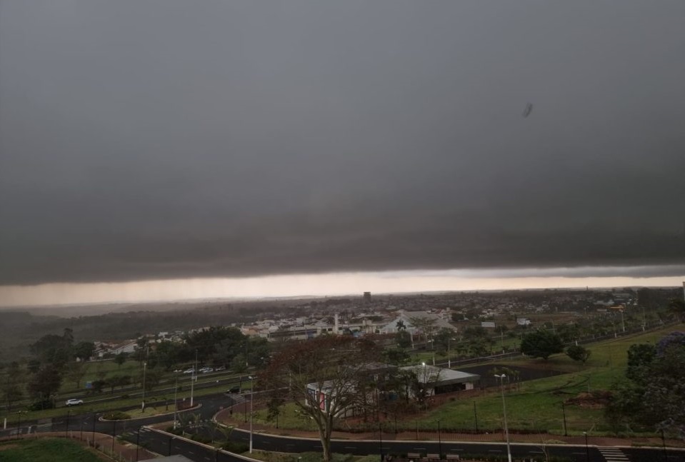 INMet emite alerta para risco de tempestade em Marília e região