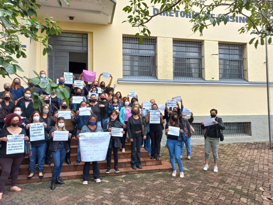 Servidores estaduais da Educação protestam em Marília