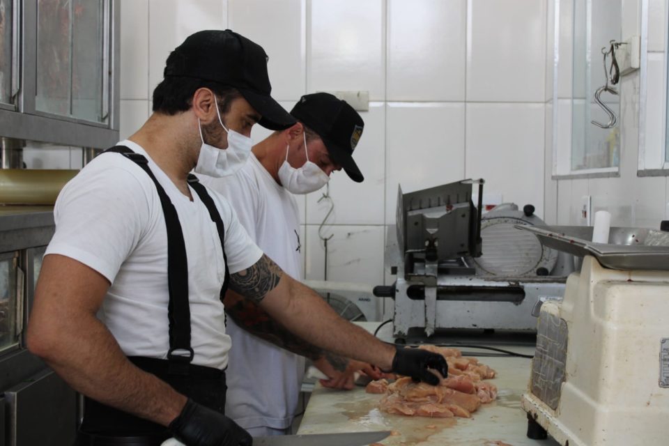 Em 60 dias, preço da arroba do boi cai 18,8% no campo