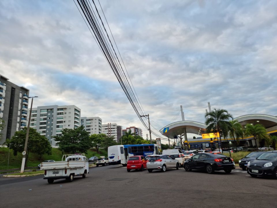 Postos de combustíveis de Marília sobem preço da gasolina em R$ 0,20