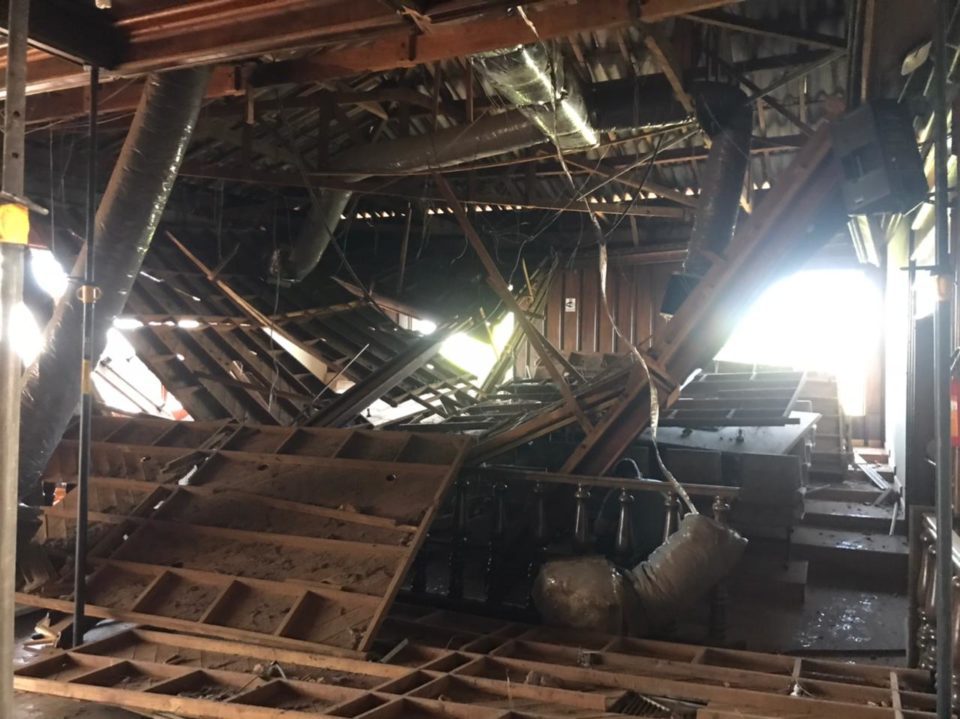 Plenário da Câmara de Tupã é interditado após teto desabar