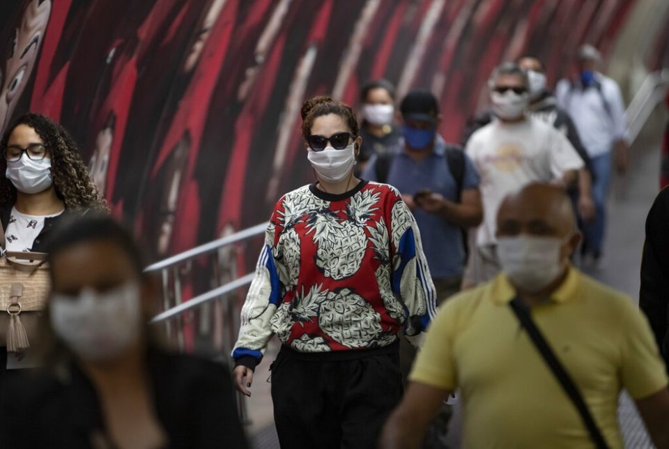 São Paulo e Rio de Janeiro avaliam fim do uso de máscaras