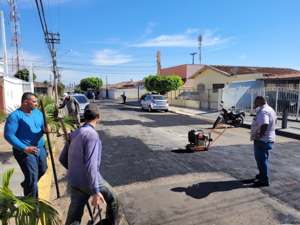 Codemar realiza operação tapa-buracos na cidade