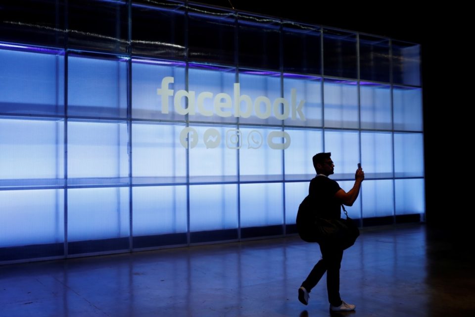 Facebook é notificado pelo Procon por apagão nos aplicativos