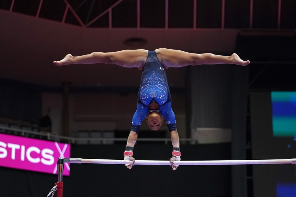 Rebeca disputa 1º Mundial como estrela da ginástica