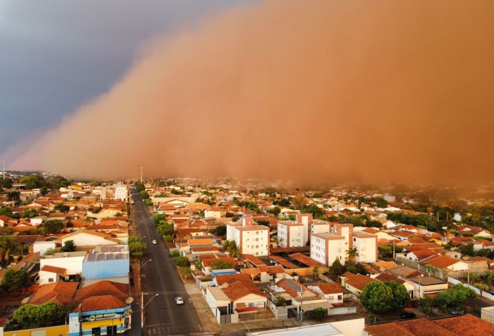 Nuvens de poeira são alerta para extremos climáticos