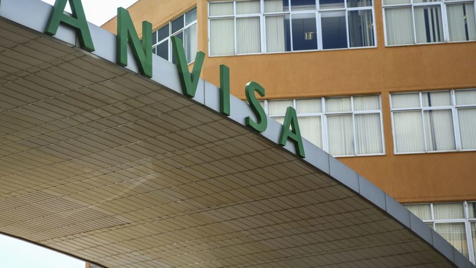 Anvisa faz identificação preliminar de 2 casos da variante Ômicron