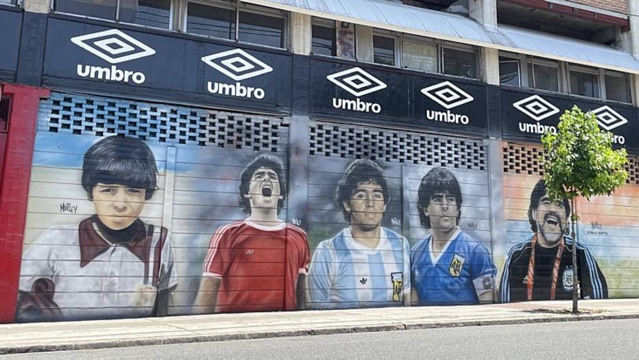 Galeria a céu aberto homenageia Diego Maradona