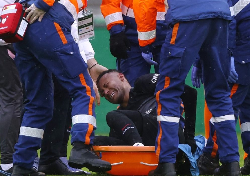 Neymar Sofre Entorse No Tornozelo E Deixa Jogo Do Psg Chorando • Marília Notícia 0081