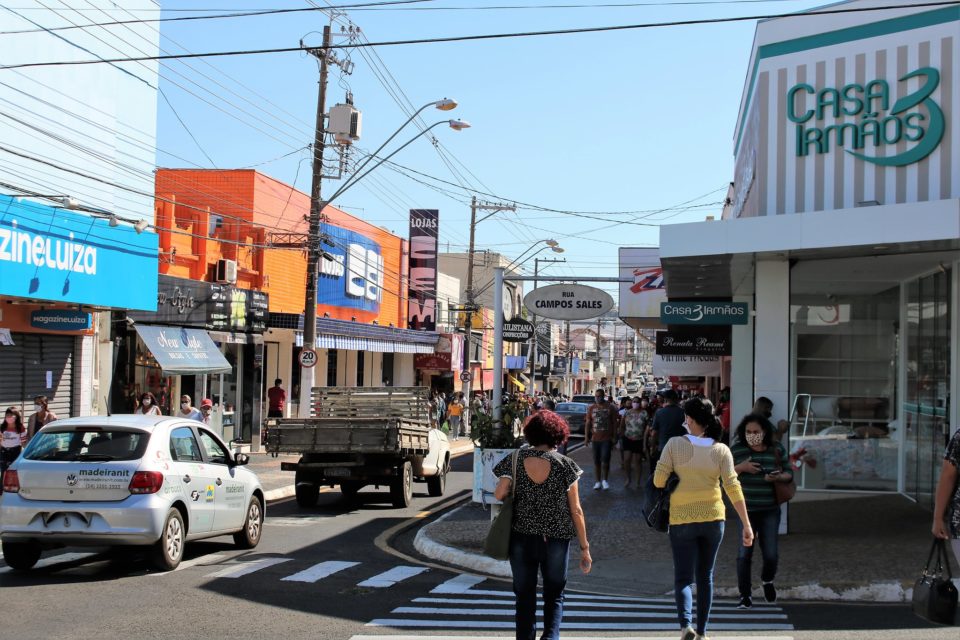 Lojas de Marília se animam e abrem neste feriado