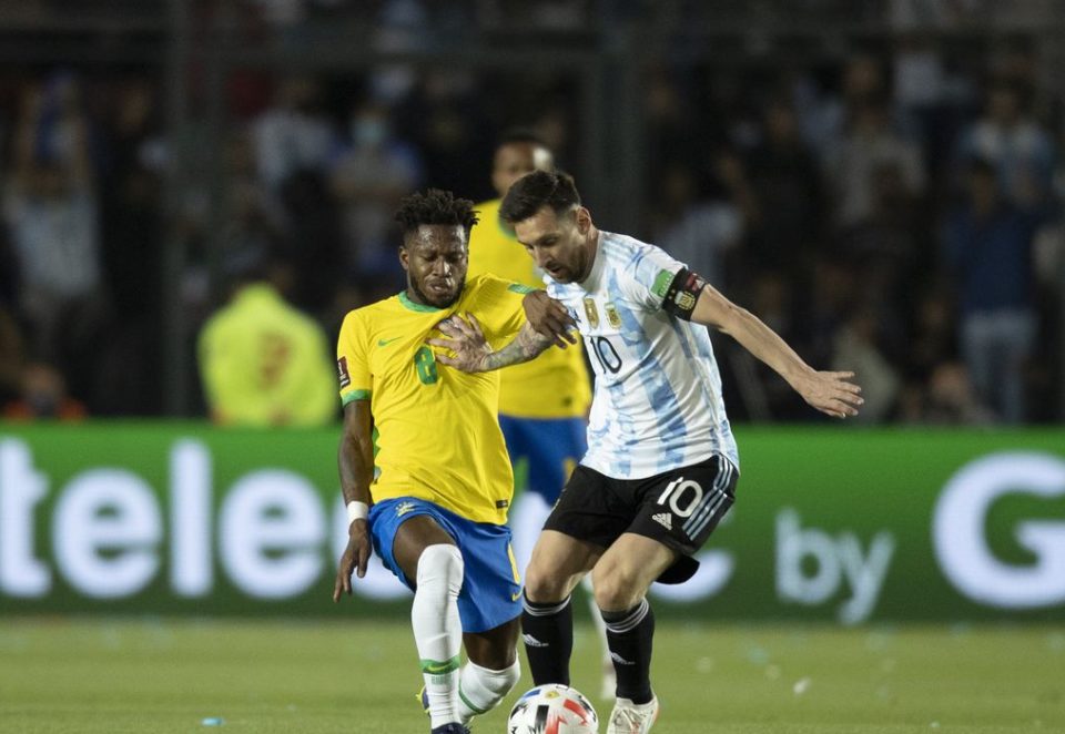 Brasil e Argentina empatam em duelo tenso pelas Eliminatórias
