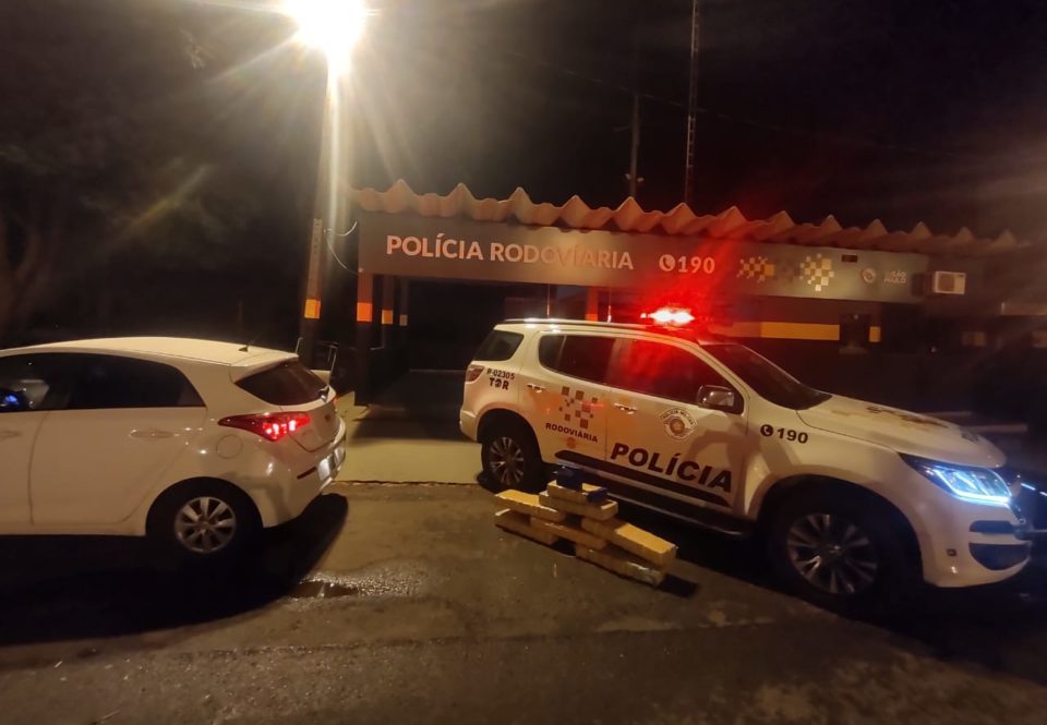 Casal é preso com 102 tabletes de maconha em rodovia