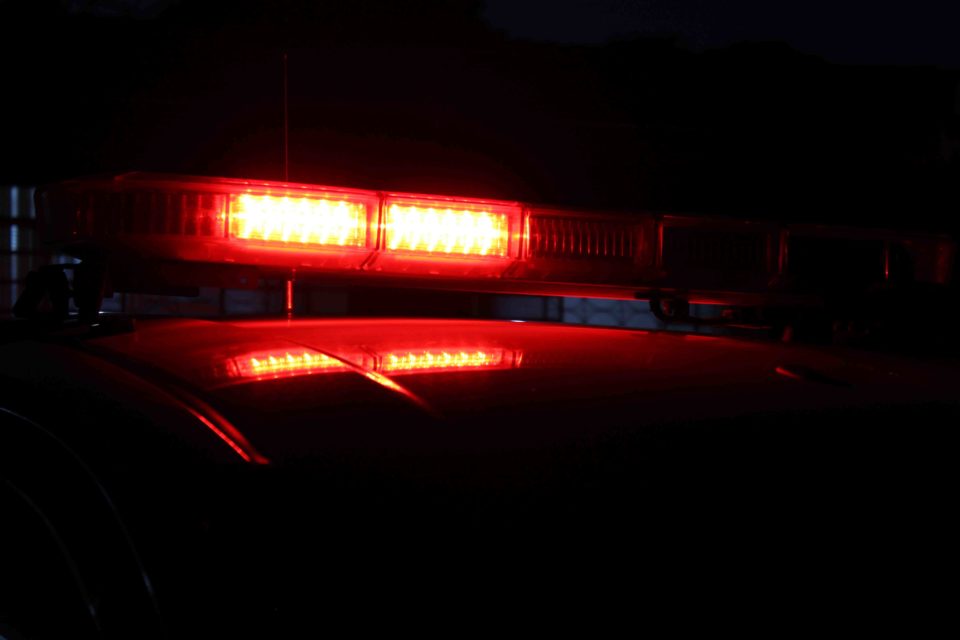 Homem bêbado causa acidente e fere criança de quatro anos