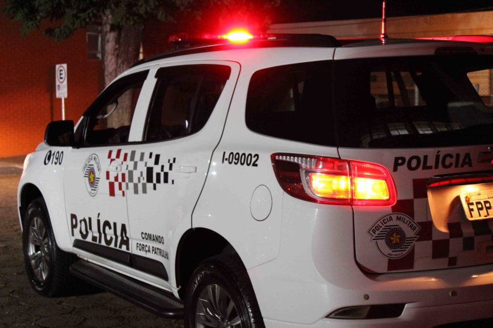 Homem é esfaqueado por mulher após desentendimento