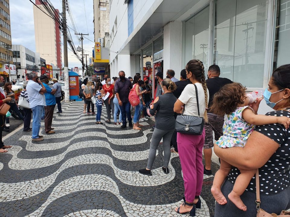 Horários bancários divergem, mesmo com trégua na pandemia